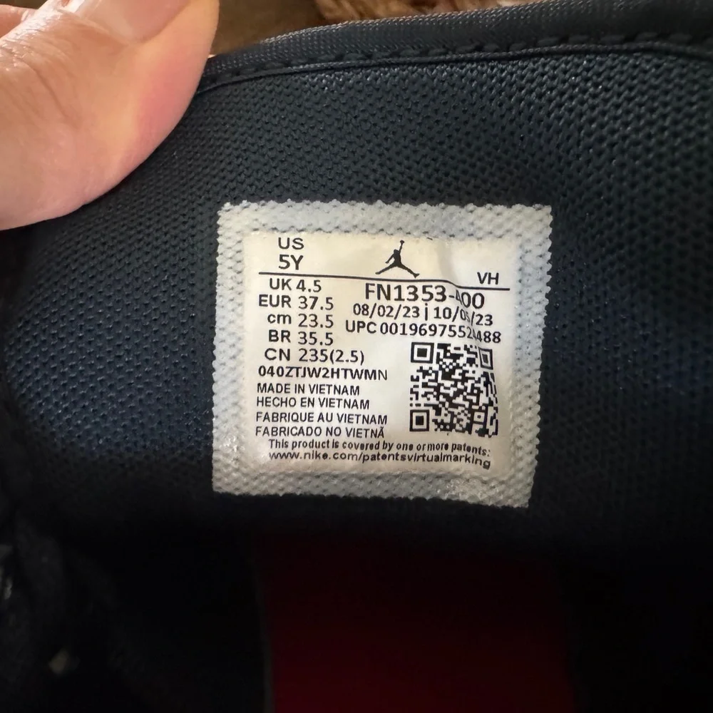 Jordan Kids Air Jordan 1 Mid SE "Take Flight" sneakers,  Size 5Y - Picture 3 of 5
